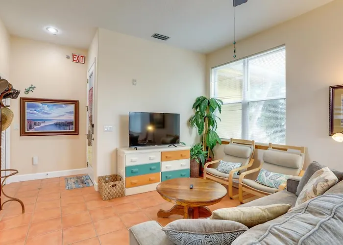 Holiday home Steps To Beach, Outdoor Perks! Indian Rocks