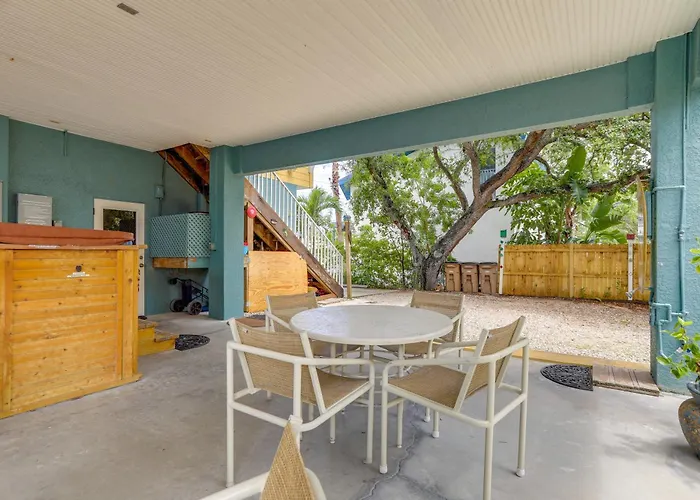 Holiday home Steps To Beach, Outdoor Perks! Indian Rocks