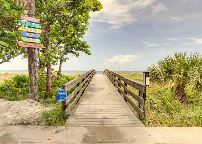 Steps To Beach, Outdoor Perks! Indian Rocks Holiday home